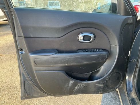 Used 2015 Kia Soul + image 17