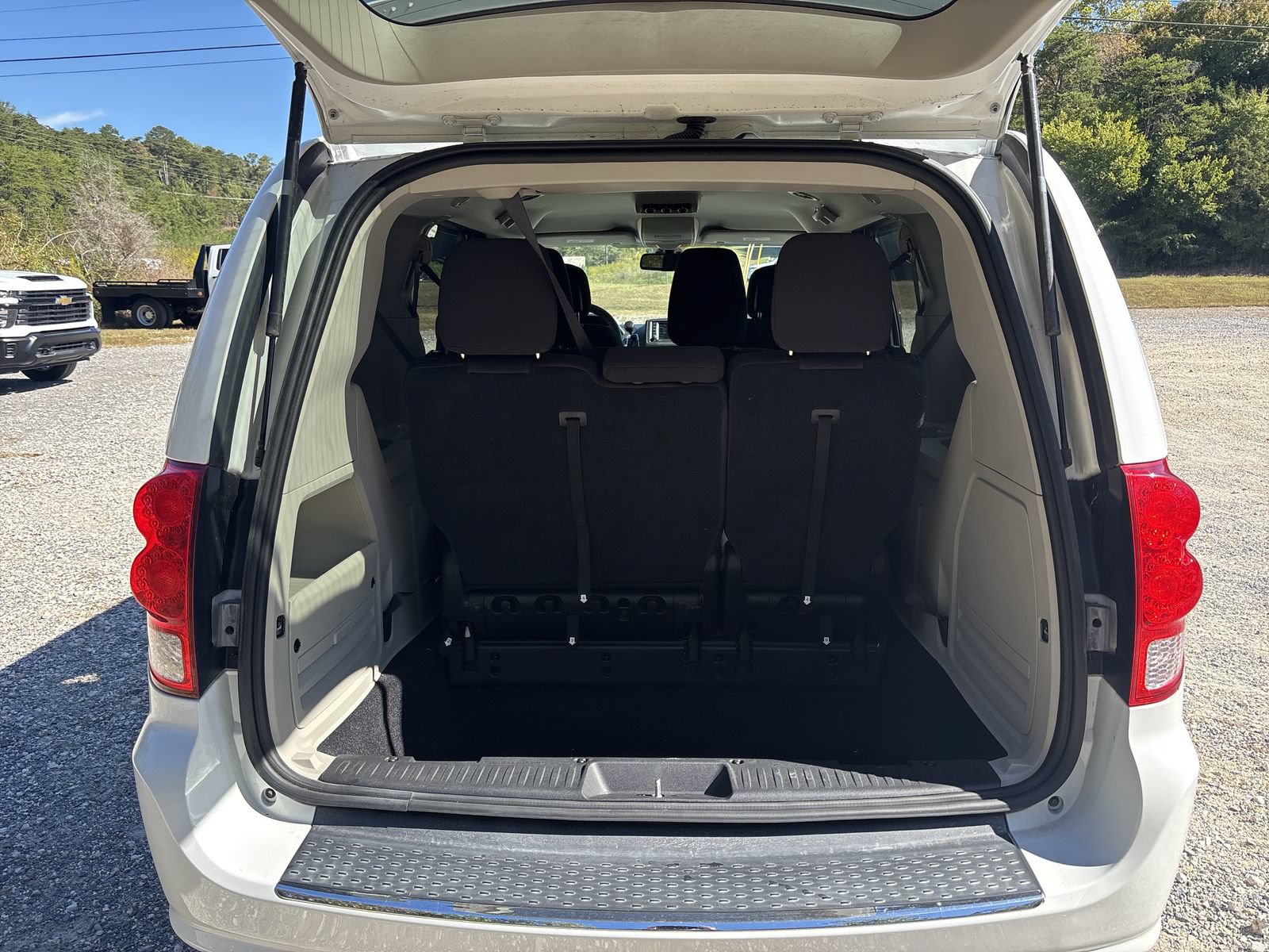 Used 2019 Dodge Grand Caravan SE w/ UConnect Hands-Free Group FWD image 26