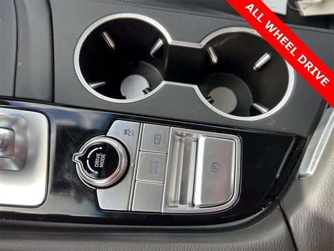 Certified 2025 Genesis G70 2.5T image 22