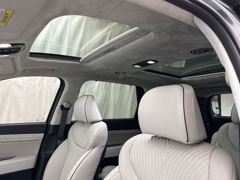 Used 2024 Hyundai Palisade Calligraphy image 9