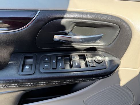 Used 2020 Dodge Grand Caravan SXT FWD image 17