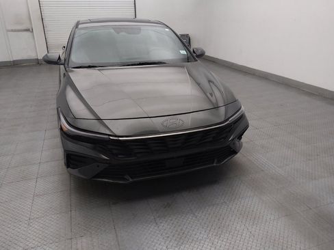 Used 2025 Hyundai Elantra Limited FWD image 14