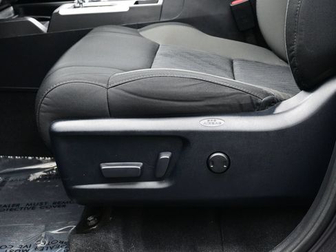 Used 2017 Toyota Tundra SR5 w/ SR5 Upgrade Package AWD/4WD image 11