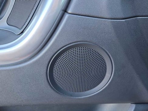 Used 2018 Land Rover Discovery Sport HSE image 36