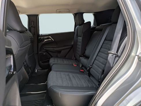 New 2026 Mitsubishi Outlander SE FWD image 15