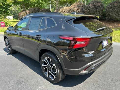 New 2026 Chevrolet Trax RS w/ Sunroof Package FWD image 17