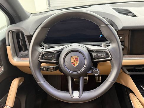 Certified 2025 Porsche Cayenne AWD/4WD image 11