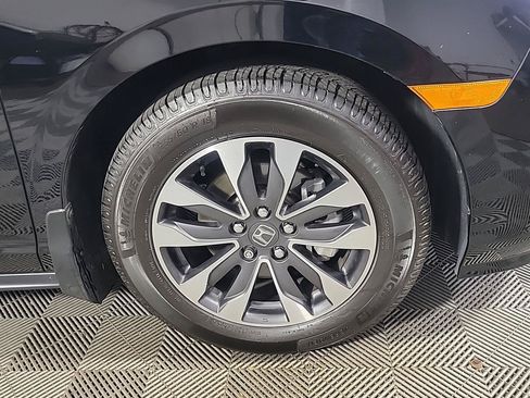 Certified 2024 Honda Odyssey EX-L image 3