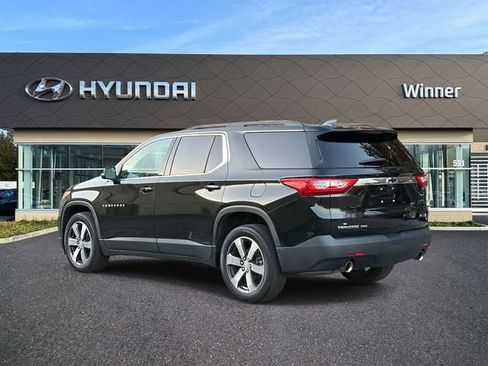 Used 2021 Chevrolet Traverse LT w/ LT Premium Package image 2
