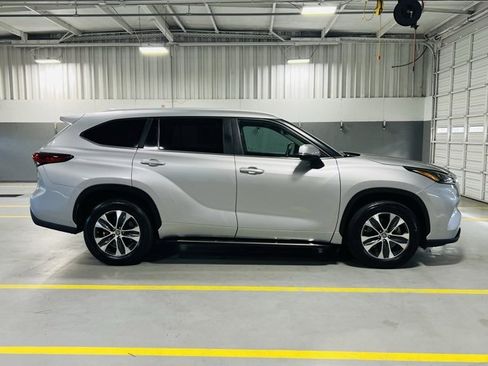 Used 2023 Toyota Highlander XLE image 22