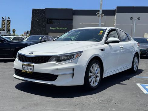 Used 2018 Kia Optima LX w/ 17" Alloy Wheels Package FWD image 4