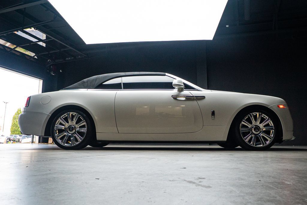 Used 2016 Rolls-Royce Dawn RWD image 55