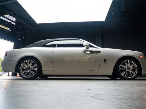 Used 2016 Rolls-Royce Dawn RWD image 55