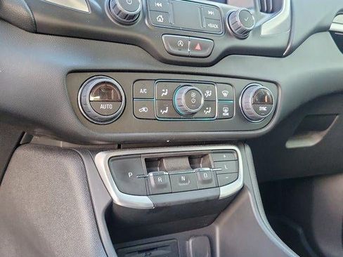 Used 2024 GMC Terrain SLT w/ LPO, Floor Liner Package AWD/4WD image 9