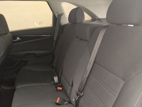 Used 2017 Kia Sorento L FWD image 18