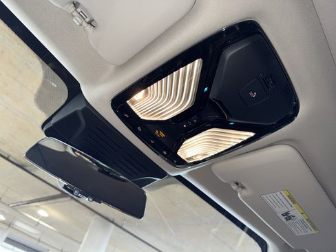 Certified 2025 BMW X7 xDrive40i w/ Premium Package image 32