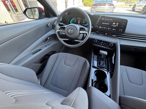 Used 2026 Hyundai Elantra Hybrid FWD image 34