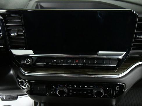 Used 2025 Chevrolet Silverado 1500 LT Trail Boss w/ Convenience Package II image 4