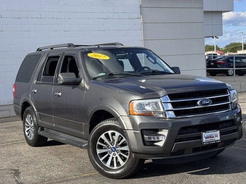 Used 2017 Ford Expedition XLT image 2
