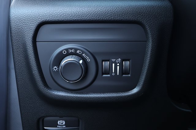 New 2027 Jeep Grand Cherokee Laredo RWD image 15