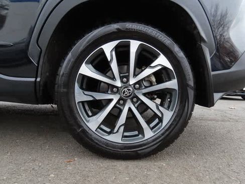 Used 2024 Toyota Corolla Cross XLE image 9