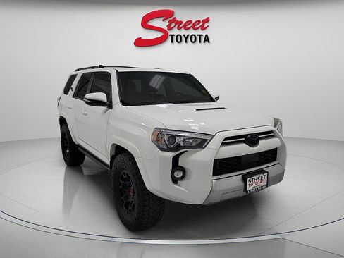 Certified 2024 Toyota 4Runner TRD Off-Road Premium w/ Moonroof Package AWD/4WD image 5