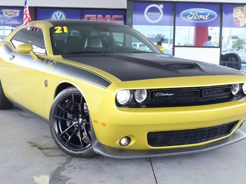 Used 2021 Dodge Challenger R/T Scat Pack w/ T/A Package RWD image 2