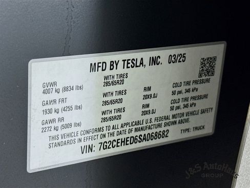 Used 2025 Tesla Cybertruck AWD Crew Cab image 39