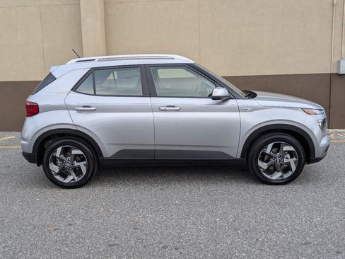 New 2025 Hyundai Venue SEL image 3