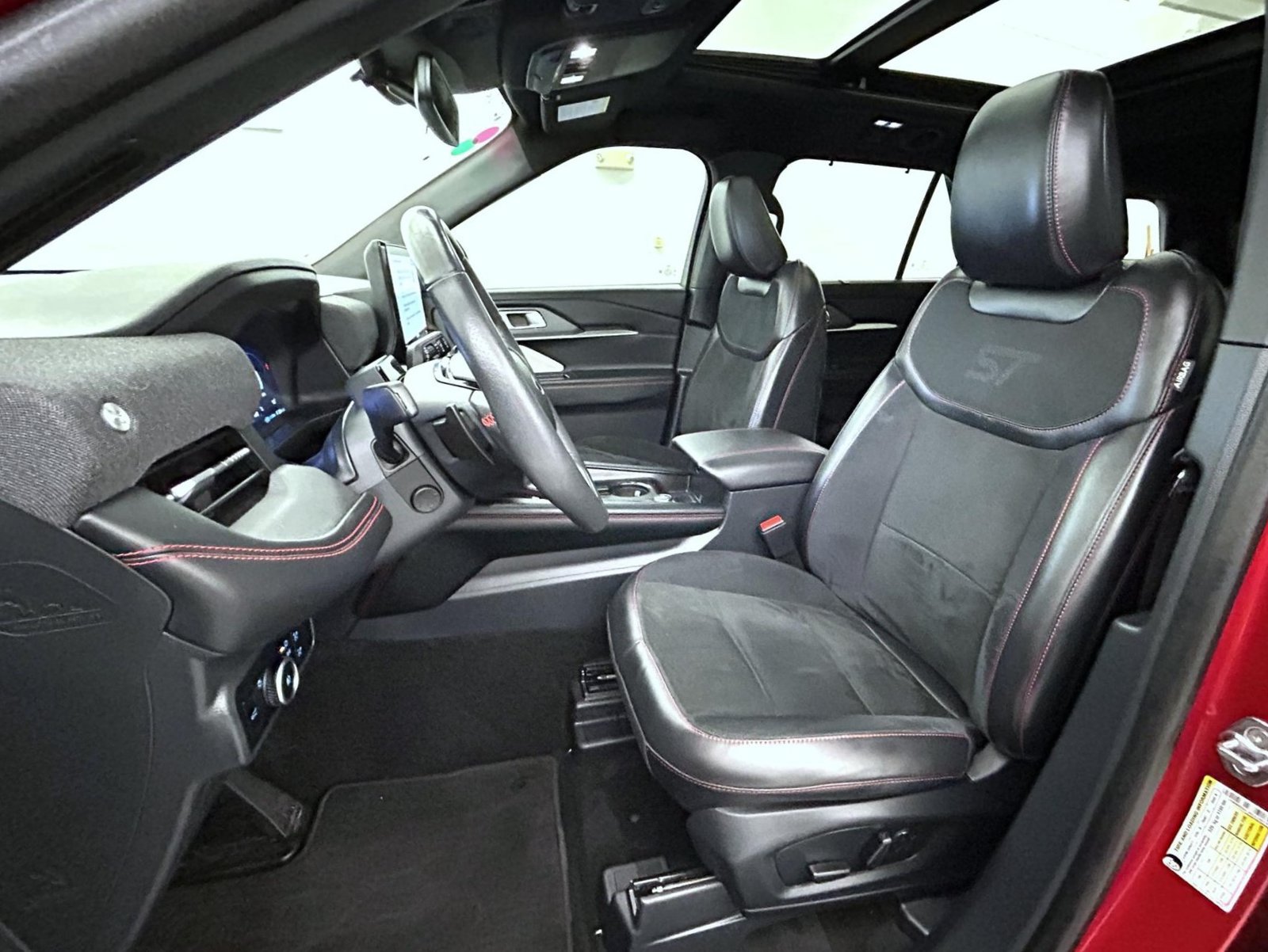Used 2025 Ford Explorer ST AWD/4WD image 10