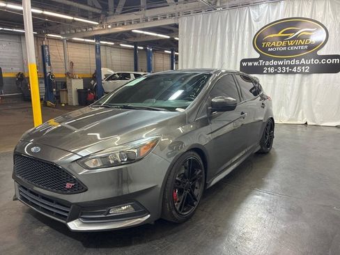 Used 2018 Ford Focus ST w/ Equipment Group 402A FWD image 4