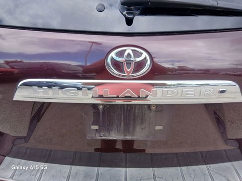 Used 2011 Toyota Highlander Limited w/ Tow Pkg image 13