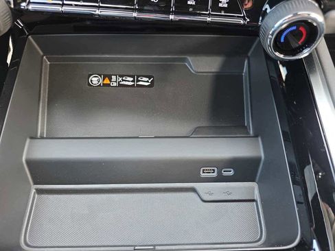 New 2026 Chevrolet Suburban High Country RWD image 24