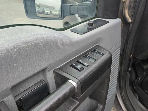 Used 2014 Ford F250 XL w/ Power Equipment Group image 29