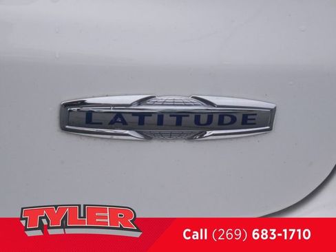 Used 2018 Jeep Compass Latitude w/ Cold Weather Group image 16