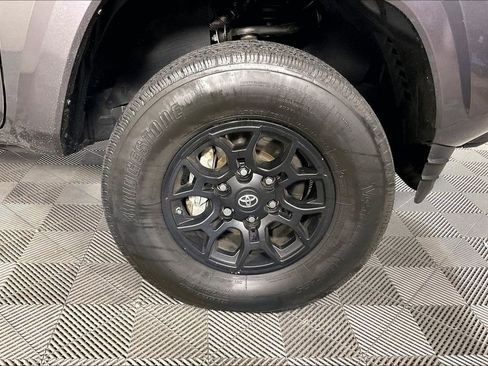 Used 2019 Toyota Tacoma SR5 AWD/4WD image 10