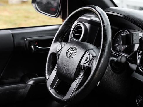Used 2021 Toyota Tacoma TRD Off-Road AWD/4WD image 11