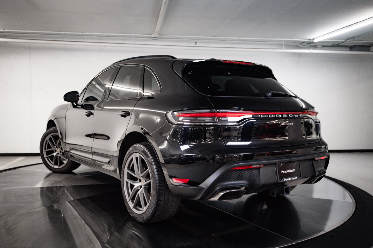 Certified 2025 Porsche Macan AWD/4WD image 3