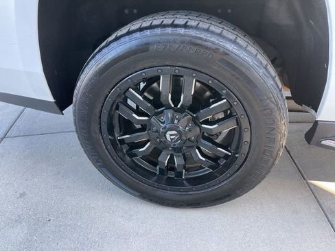 Used 2018 GMC Yukon XL SLT w/ Open Road Package AWD/4WD image 25
