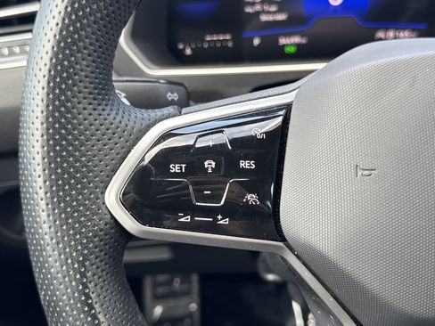 Certified 2023 Volkswagen Tiguan SE R-Line FWD image 30