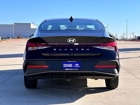 Used 2024 Hyundai Elantra SEL image 6
