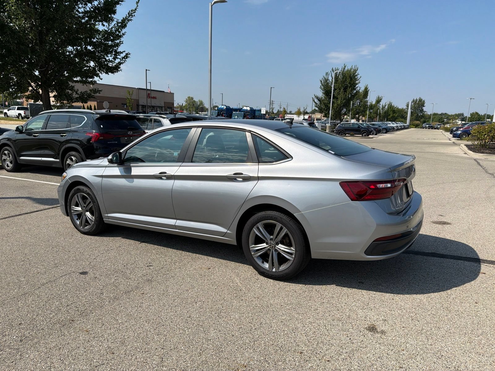 Certified 2023 Volkswagen Jetta SE FWD image 10