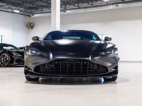 Used 2022 Aston Martin V8 Vantage Coupe RWD image 2
