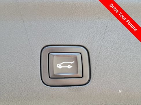 Used 2023 Chevrolet Tahoe Z71 w/ Luxury Package AWD/4WD image 26