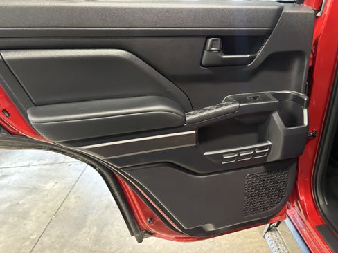 Certified 2025 Toyota 4Runner SR5 image 6