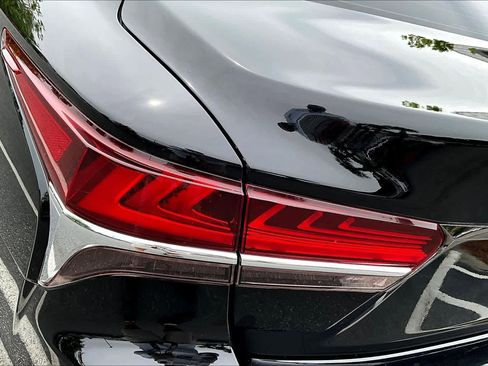 Used 2018 Lexus LS 500 F Sport w/ Accessory Package (Z2) RWD image 29