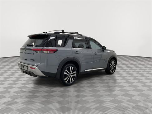 Used 2024 Nissan Pathfinder Platinum w/ Black Appearance Package image 10