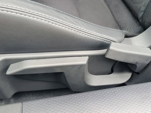Certified 2025 Toyota GR86 Premium w/ ALL Weather Mat Package (TMS) RWD image 18
