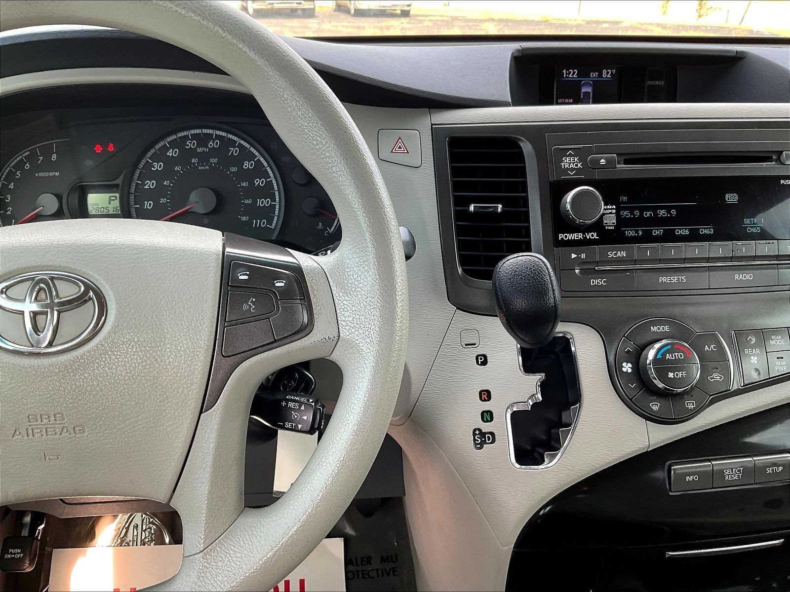 Used 2013 Toyota Sienna LE FWD image 13