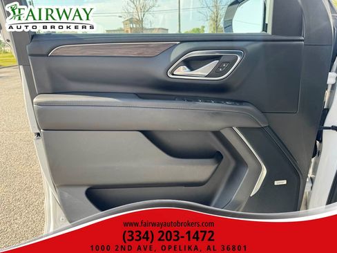 Used 2022 Chevrolet Tahoe Z71 w/ Luxury Package AWD/4WD image 32